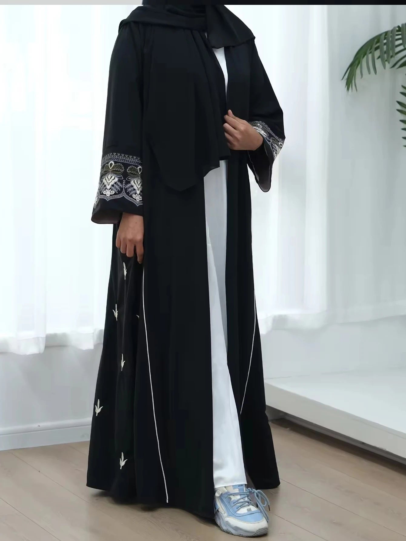 Middle East Style Embroidered Sleeve Kaftan